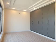 Lavish 5 Marla! Short Corner House ! Solid Land! E B17
