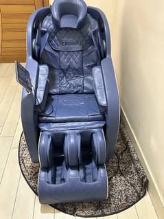 JC BUCKMAN IndulgeUs Full Body Massage Chair