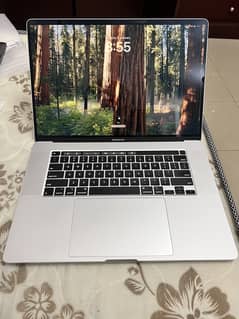 Apple MacBook Pro 2019 i9 16’' 1.500 4GB AMD 1.5GB Intel Graphics