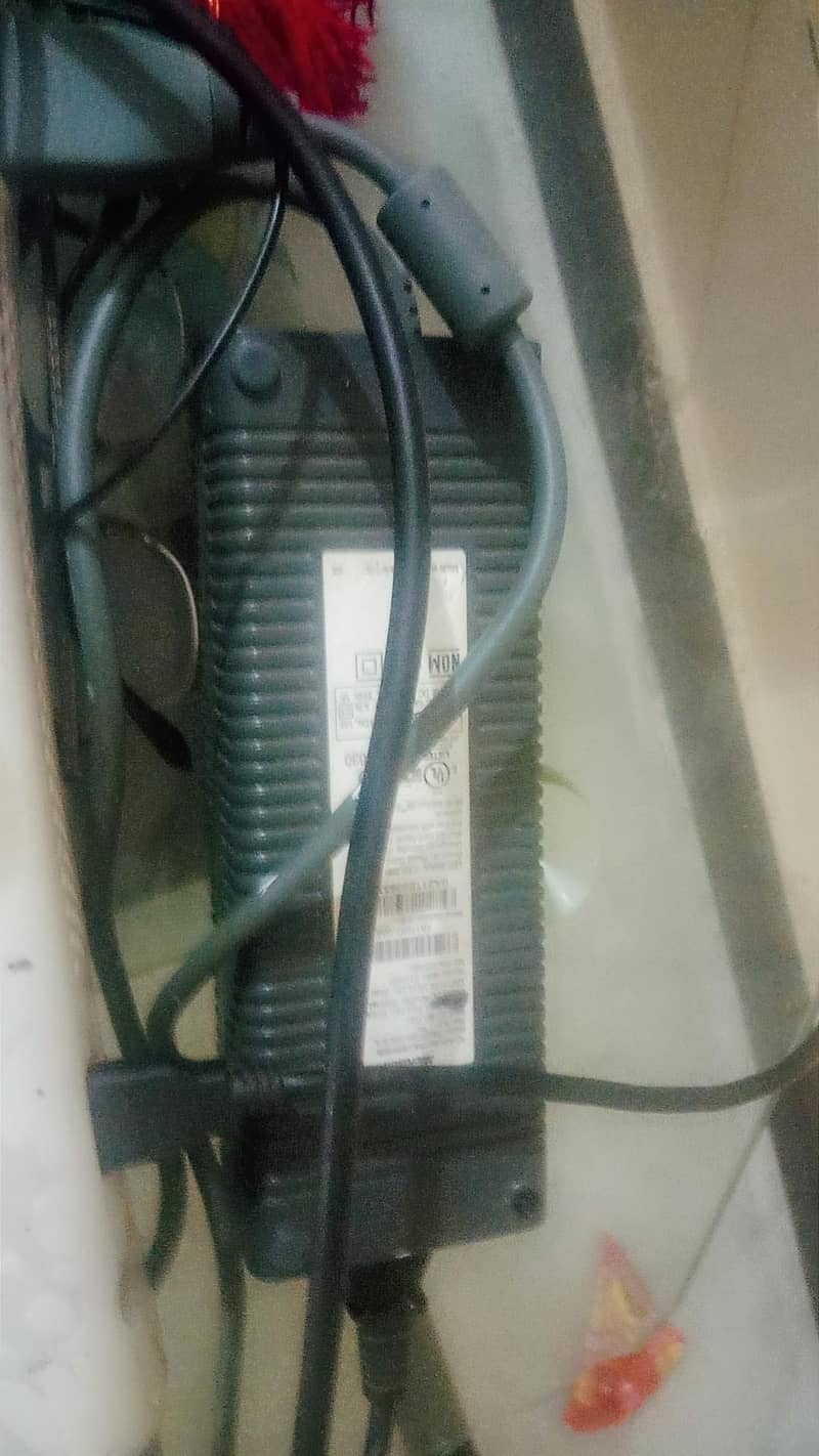 Xbox for sell Xbox processer faulty not working with one controller 0