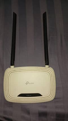 TP-Link TL-WR841N 300Mbps Wi-Fi Router (Used Only 2 Months)