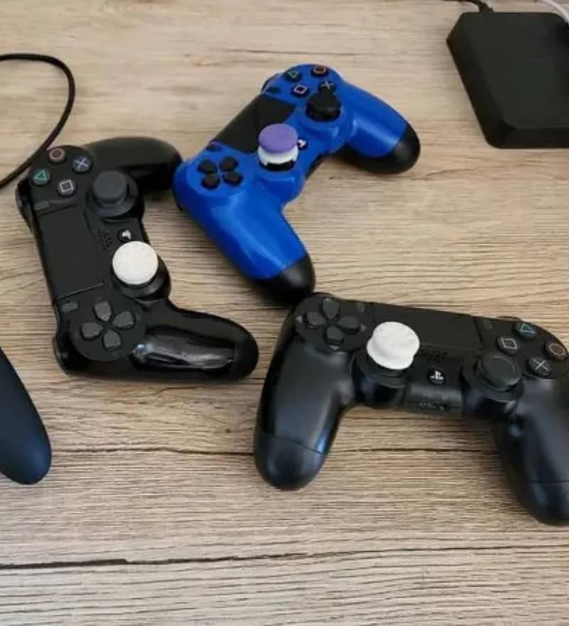 PLAYSTATION 4 SLIM 1TB with box & 3 controller.  GTA V, FIFA,ASSIN 1
