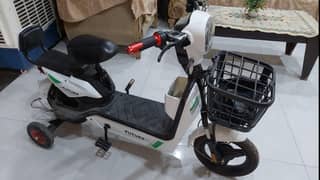 EV Scooty brand new with cycle pads fully functional price negotiable