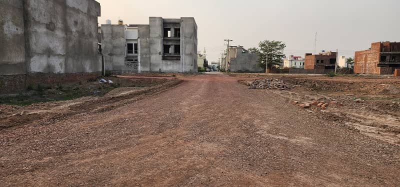 5 Marla Plot for Sale in J1 Block 1