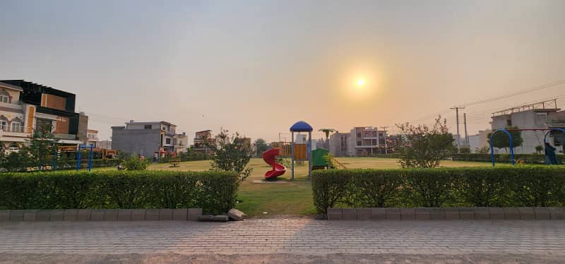5 Marla Plot for Sale in J1 Block 4