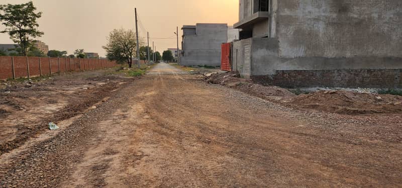5 Marla Plot for Sale in J1 Block 5