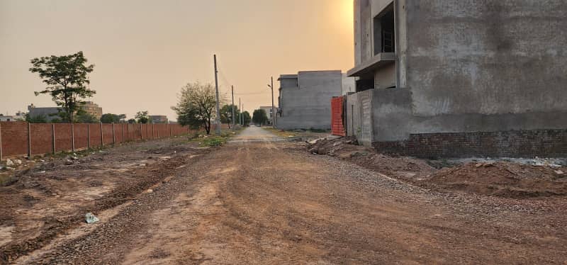 5 Marla Plot for Sale in J1 Block 6