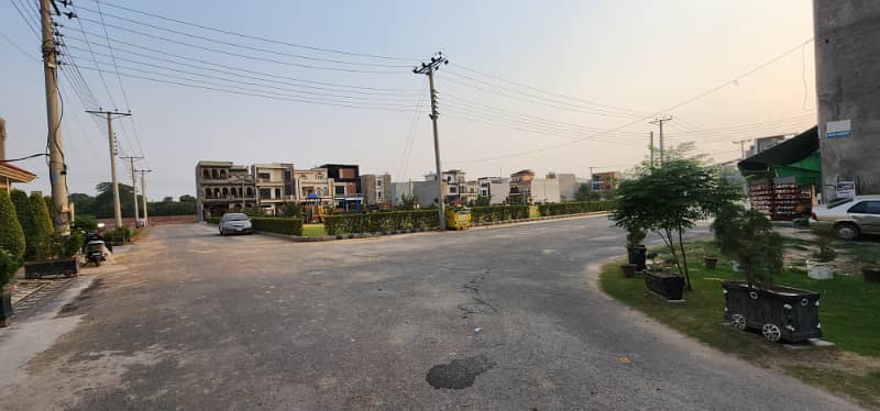 5 Marla Plot for Sale in J1 Block 8