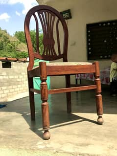 6 chair and table tale ki lakr ka ha