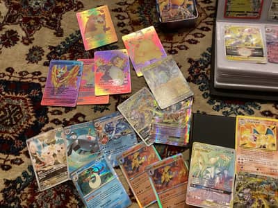 800 Pokémon cards with 400 rare cards and 100 shining cards