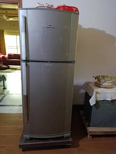 Dawlance fridge medium size