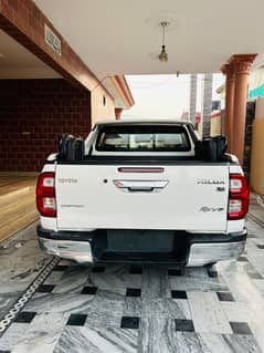 Toyota Revo V 2.8