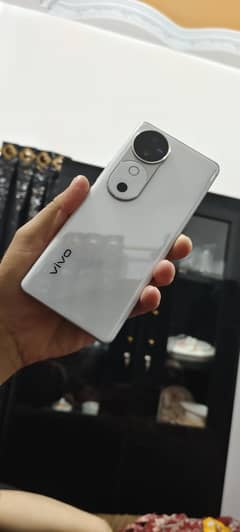Vivo v40 12.256 Only 2week Used like a box pack