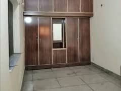 Upper Portion Of 10 Marla In Allama Iqbal Town - Badar Block For Rent