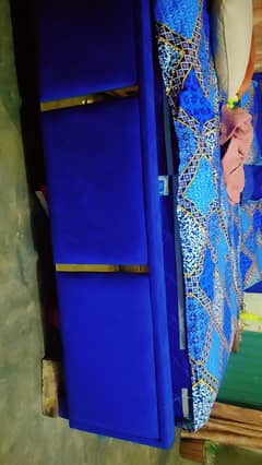 king size bed ha poshisih Wala like new abhi 3 sa 4 month use kiya