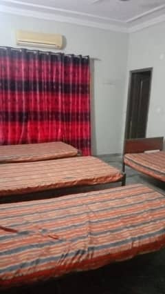 AC ROOMS AVAILABLE FOR GIRLS