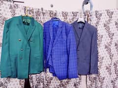 3 different color of suits