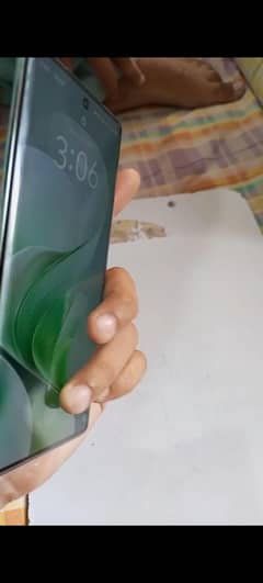 Vivo V40e. 10/10 condition. warranty UpTo 29 January 2026 .