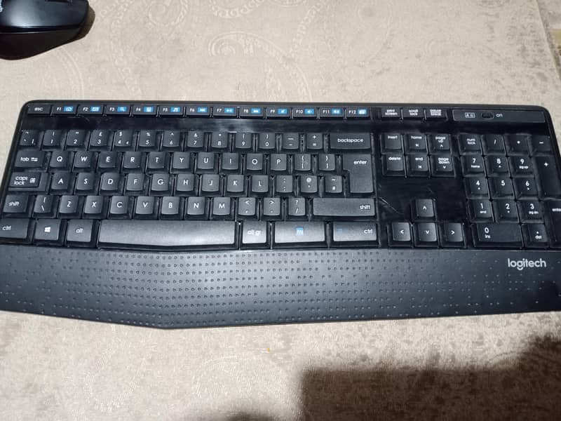 Logitech wireless keyboard & mouse 1