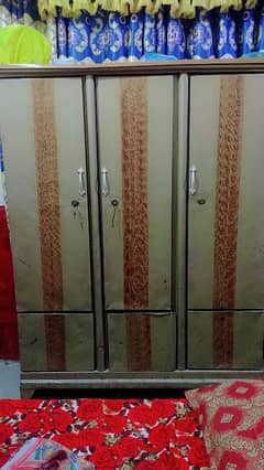 full size almari teen dol wali niche ek daraj kharab hai 03468463667
