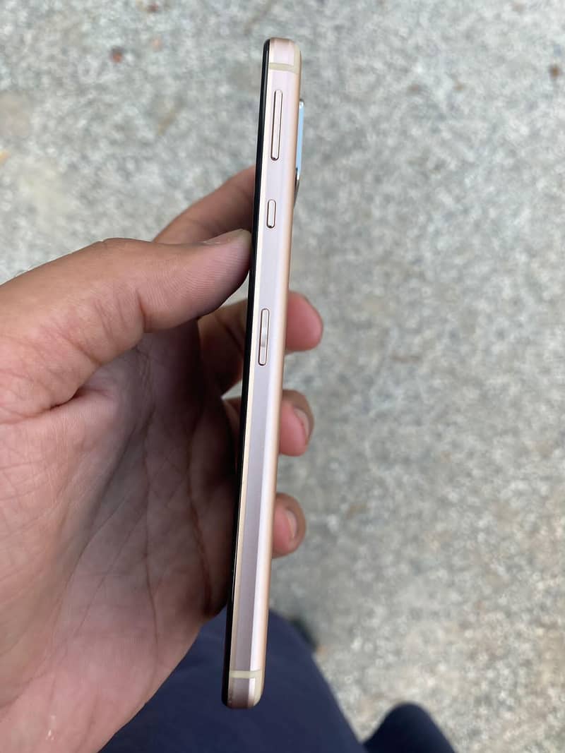 SHARP AQUOS SENSE 4 BASIC 3