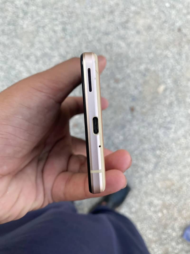 SHARP AQUOS SENSE 4 BASIC 4