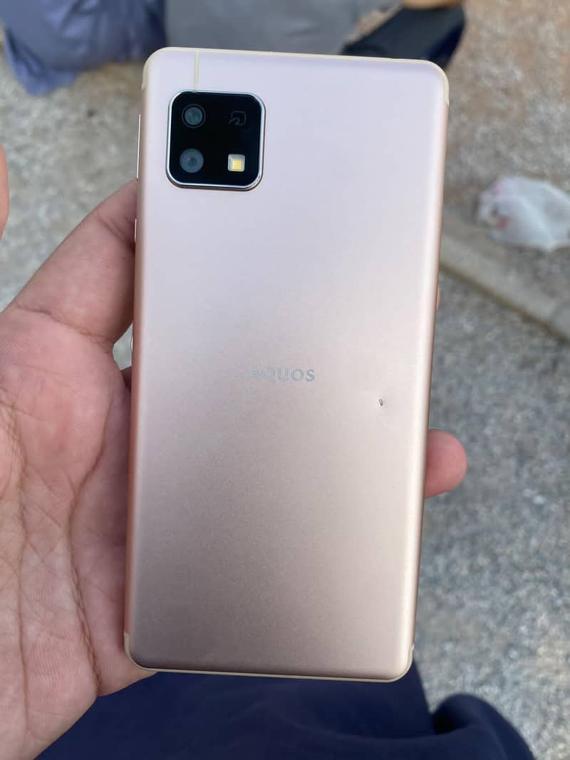 SHARP AQUOS SENSE 4 BASIC 7