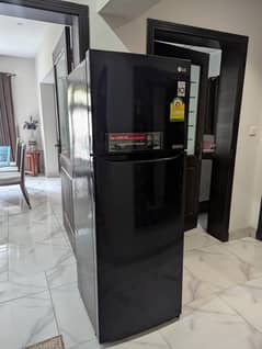 LG REFRIGERATOR WITH UPPER FREEZER AND LOWER FRIDGE