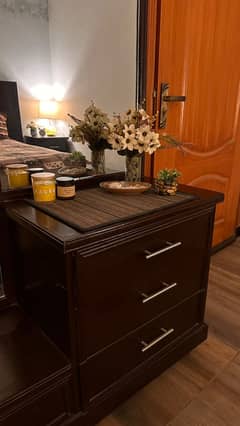 Dressing Table with Dual Mirror
