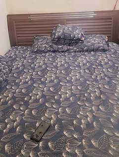 Ful size Bed & Divider