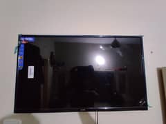 32" Okta LED