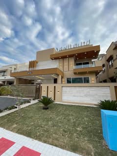 70 Feet Wide Road House For Sale