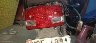CD 70 bike 25 model back light 10 10 condition hai offer do or Lai jao