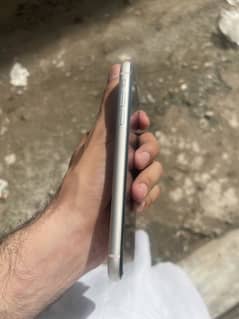 Iphone 11 Non PTA betry health 77%