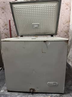 Dawlance deep freezer