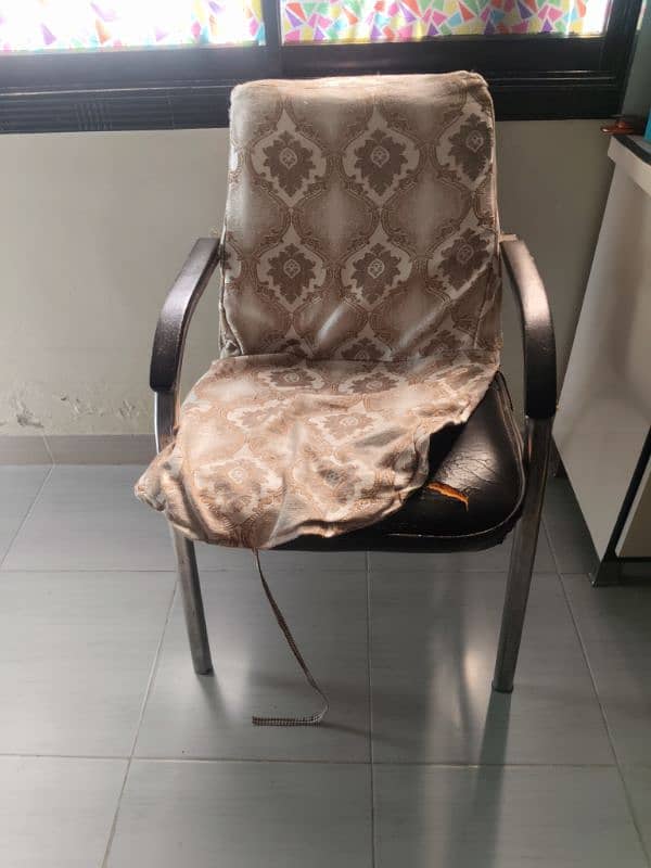 2 chairs are available both are in same condition 1