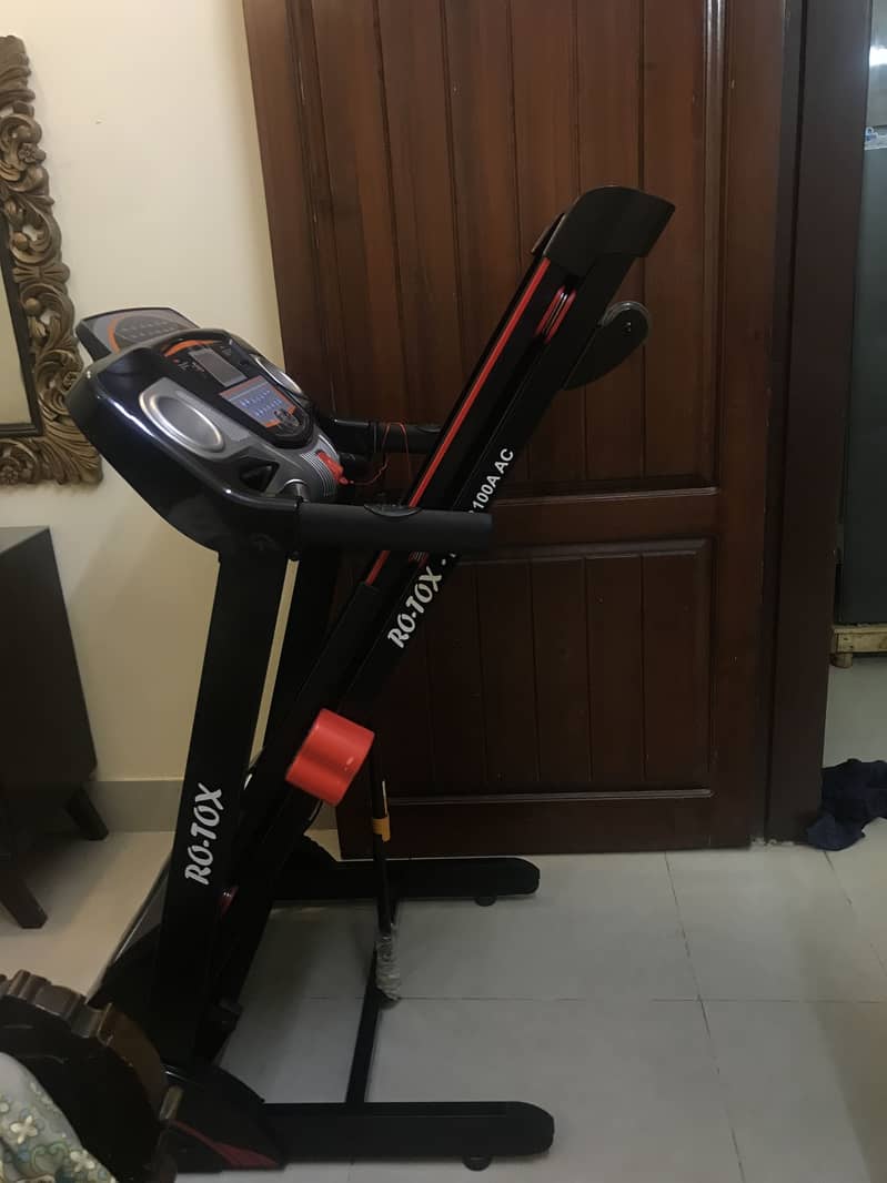 Treadmill in immaculate condition 2