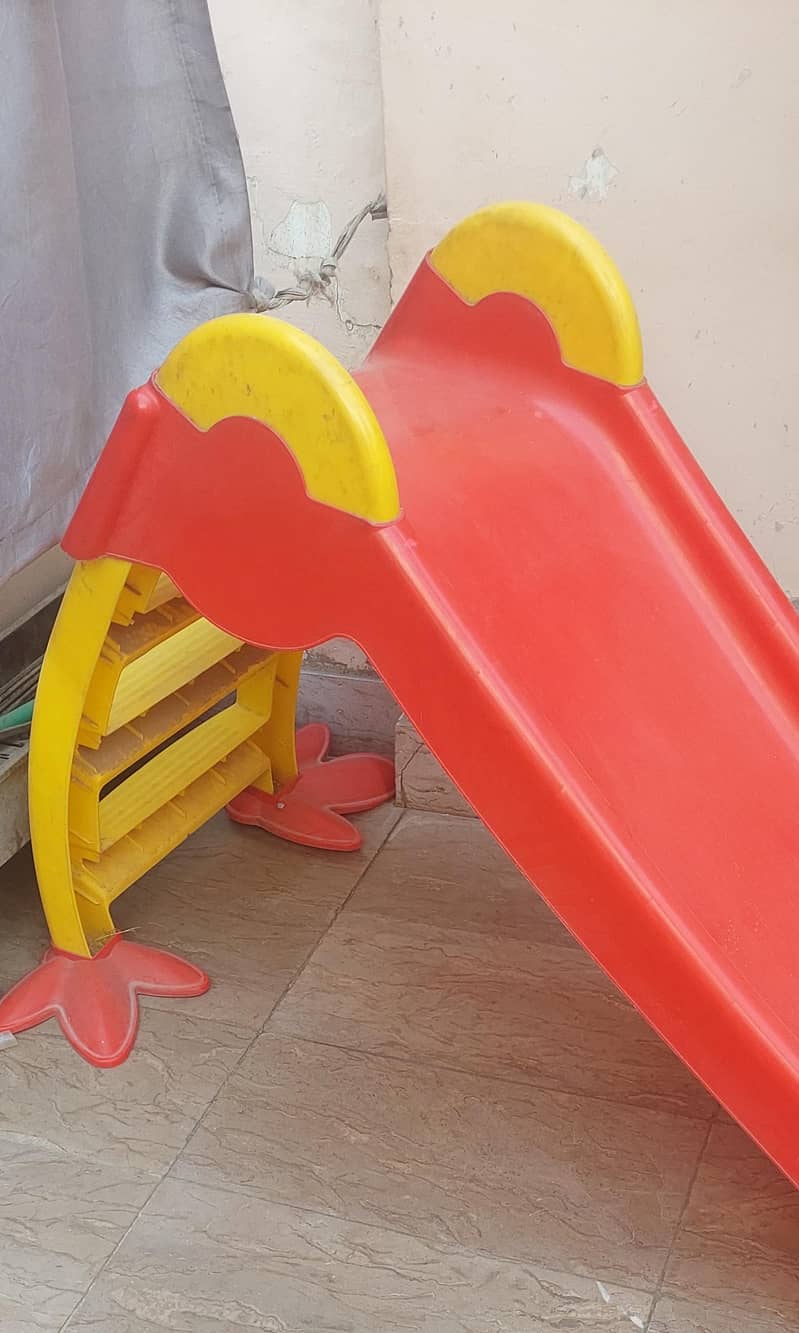 slide almost new. every part is intact. just buy and enjoy cool 1
