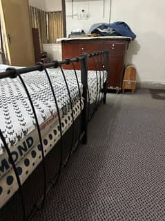 Beds (Rot Iron)