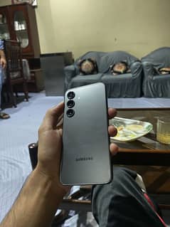 samsung S24 8/256gb