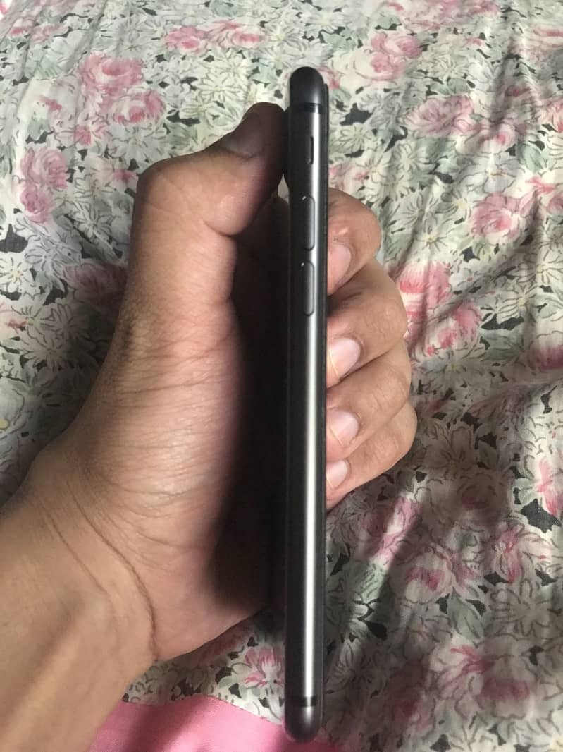 iPhone 8 64GB JV Non-PTA | Smooth Performance | Gaming OK 5