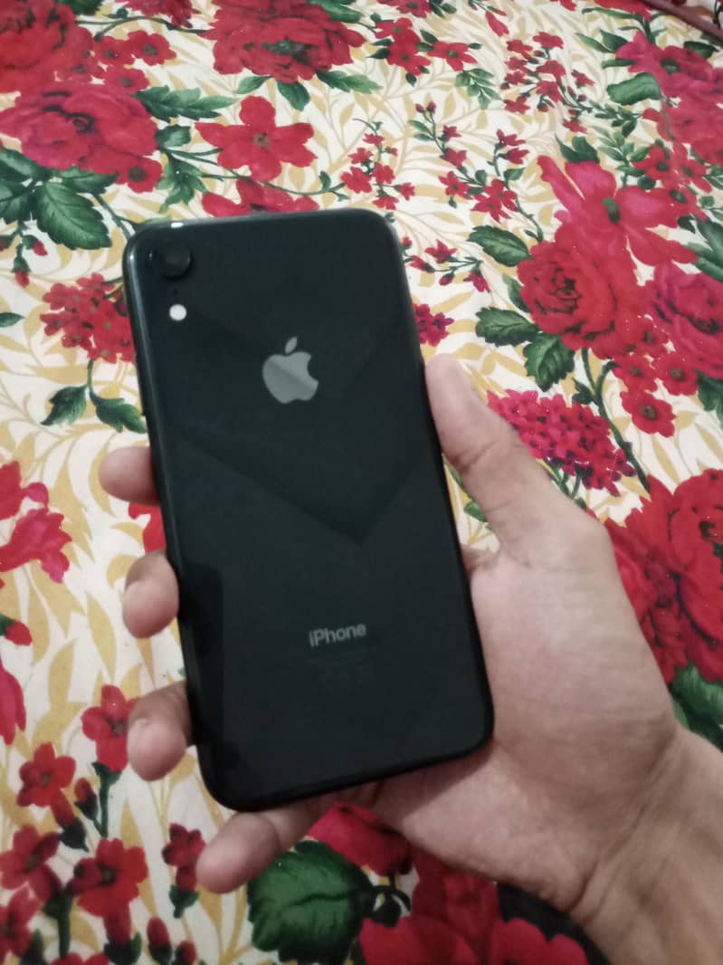 Iphone XR Factor unlocked in Lush Condition 1
