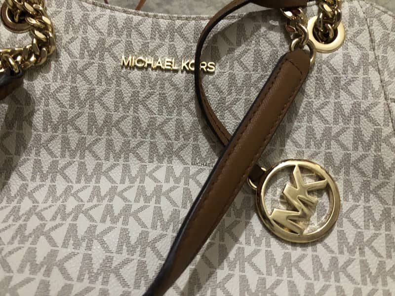 Michael kors orignal bag in 10/10 condition 0
