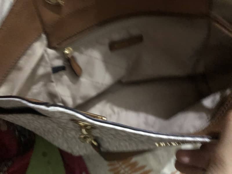 Michael kors orignal bag in 10/10 condition 3