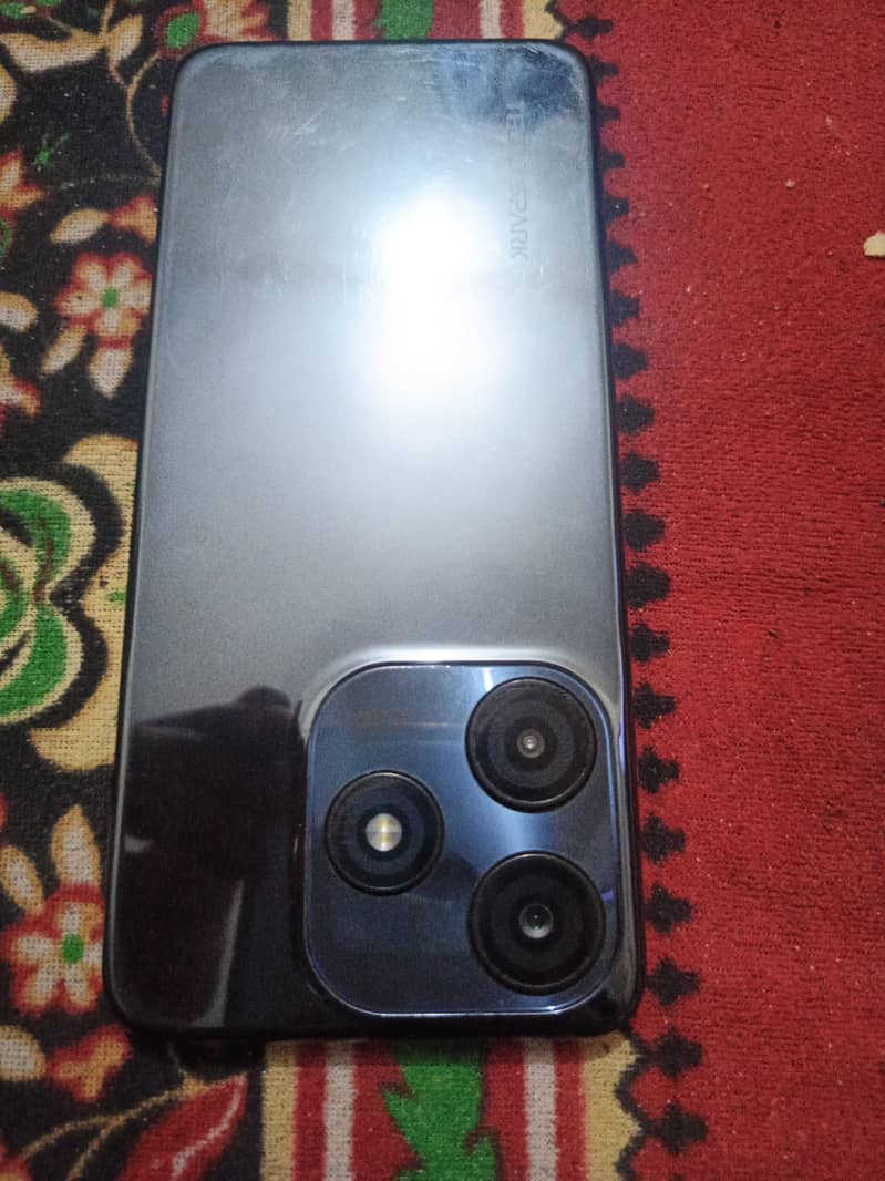 techno spark 10C 4+4/ 128 black color new condition 1