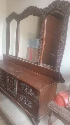 antique dressing table