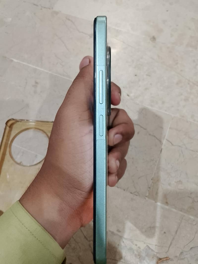 POCO c75 12GB RAM 256 GB memory 10/10 condition 3