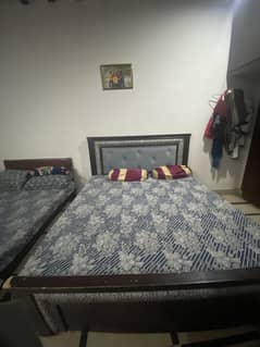 Bed in very good condition 1 full size bed and beautiful dressingtable