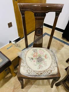 Dinning table full new condition