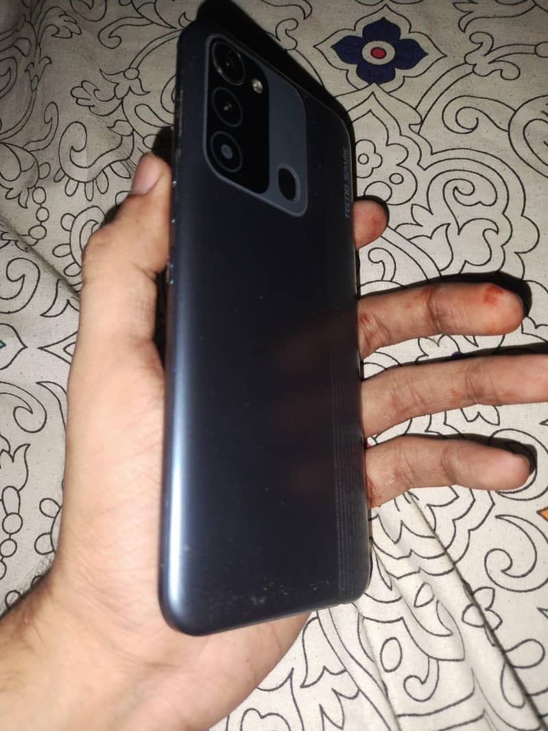 Techno spark 8c 1